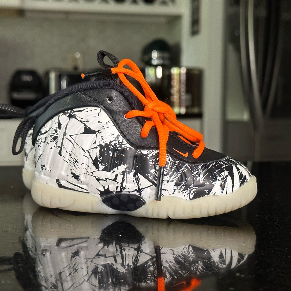 Nike - little Posite One